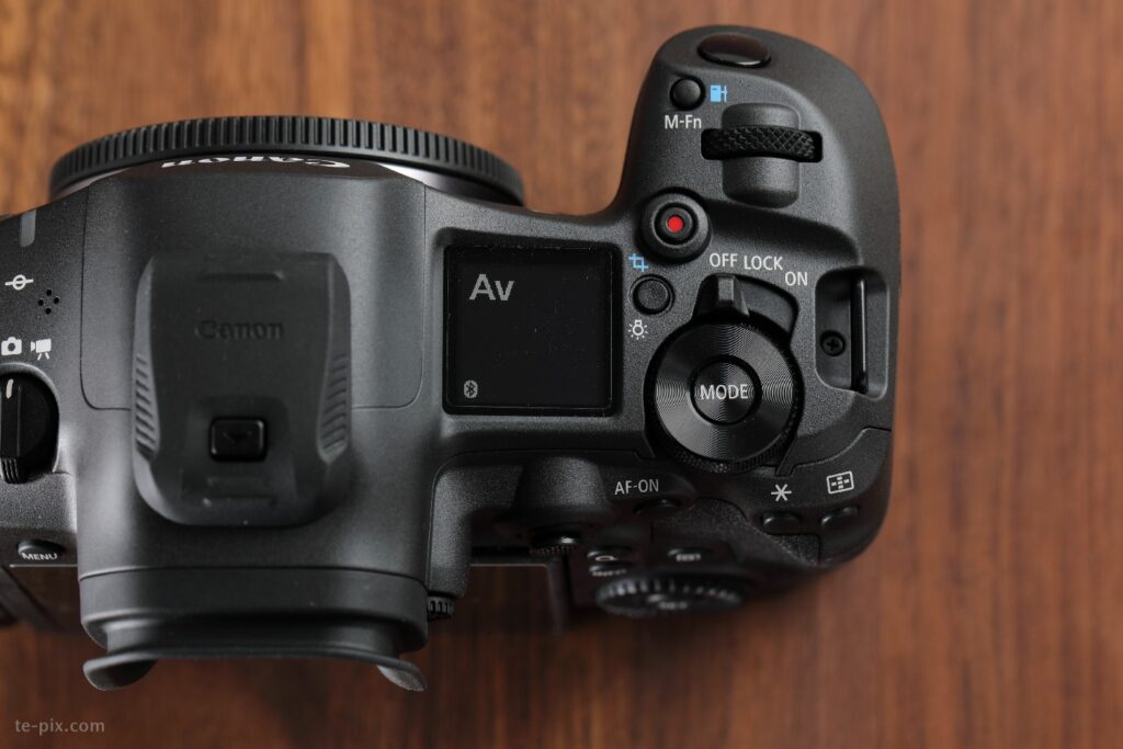 EOS R5 MarkIIの右肩部
