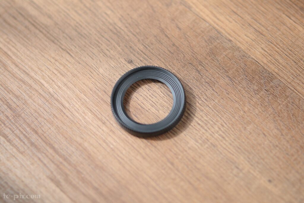 RF35mm F1.8 MACRO IS STMのレンズフード